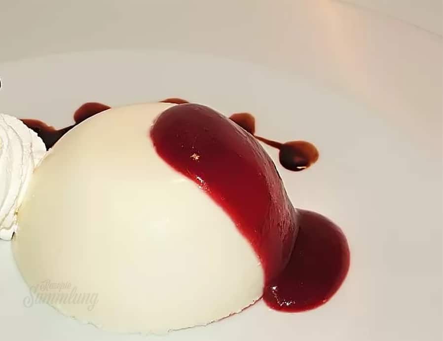 Panna cotta mit Erdbeer-Rhabarberkompott - Rezepte Sammlung