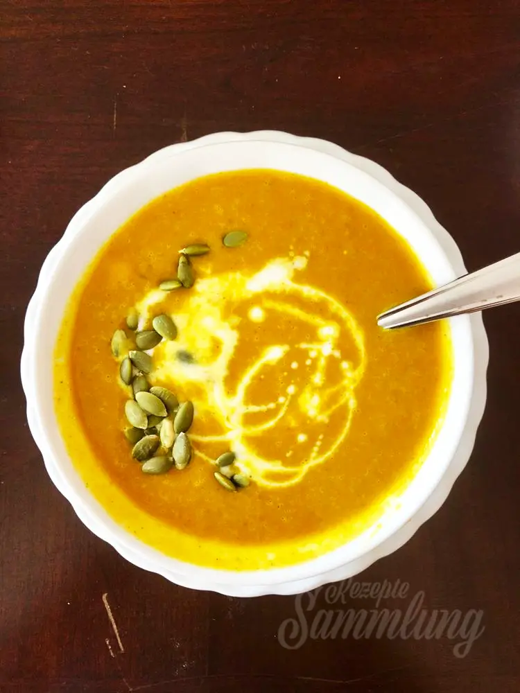 Butternusskürbis Suppe mit Curry