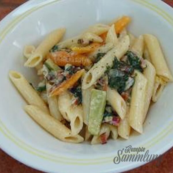 Nudeln mit Mangold, Zucchini und Karotten in Sahnesoße - Rezepte Sammlung