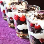 krumeliges vanillequark kirsch dessert