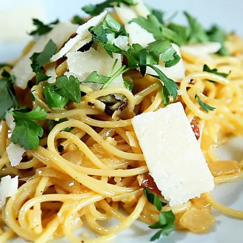 spaghetti carbonara mit erbsen
