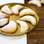 vanillekipferl mit marzipanfuellung 1