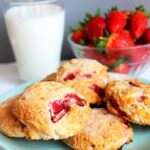 Haferflockenscones mit erdbeeren