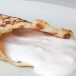 Pfannkuchen mit Beerenjoghurt